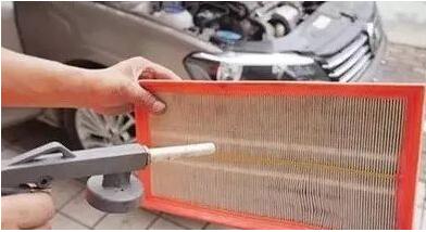 Pouvez-vous souffler le filtre à air sale&nbsp;?  Habituellement, les gens vérifient l'élément du filtre à air lors de l'entretien du véhicule.  Si l'élément du filtre à air est sale, pouvez-vous le nettoyer&nbsp;?  La fonction de l'élément de filtre à air est quelque peu similaire à la