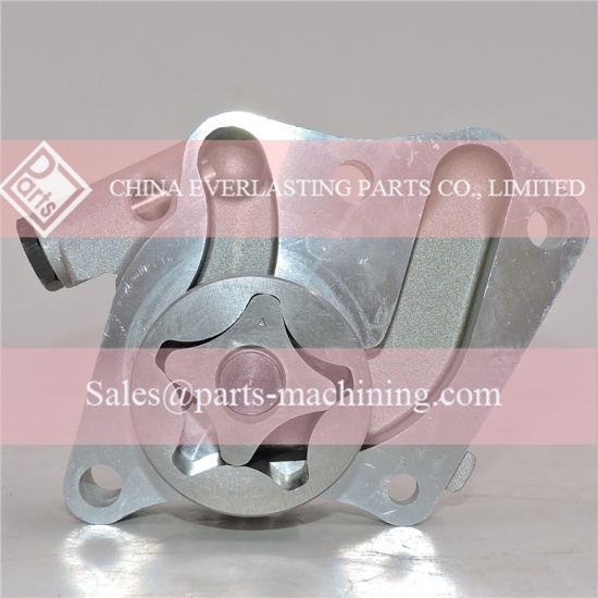 remplacement de la pompe à huile moteur yanmar 4TNV98 129908-32060