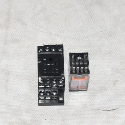 Relais miniature RXM4AB2P7 230 V CA 6 A, support RXZE1M4C 7 A